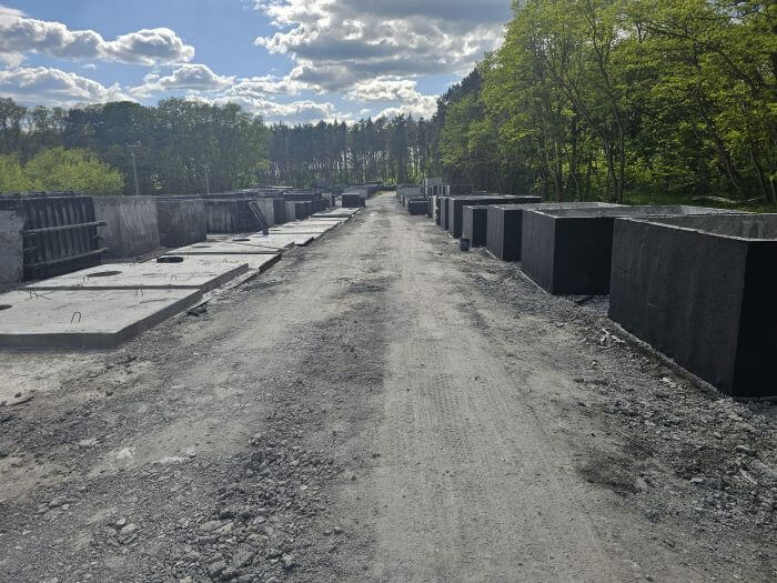 Plac z gotowymi szambami betonowymi Będzin w różnych rozmiarach
